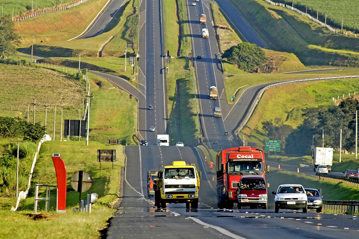 Leia mais sobre o artigo Ministério da Infraestrutura pede R$ 5 bi para recuperar 30 mil quilômetros de rodovias federais