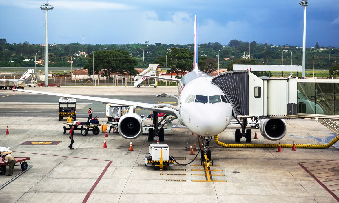 Leia mais sobre o artigo Com previsão de R$ 450 mi em investimentos, Governo de São Paulo leiloa 22 aeroportos regionais