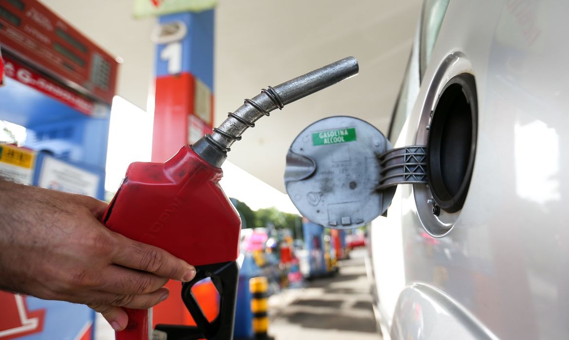 Leia mais sobre o artigo PEC dos Combustíveis foca no diesel para conter inflação