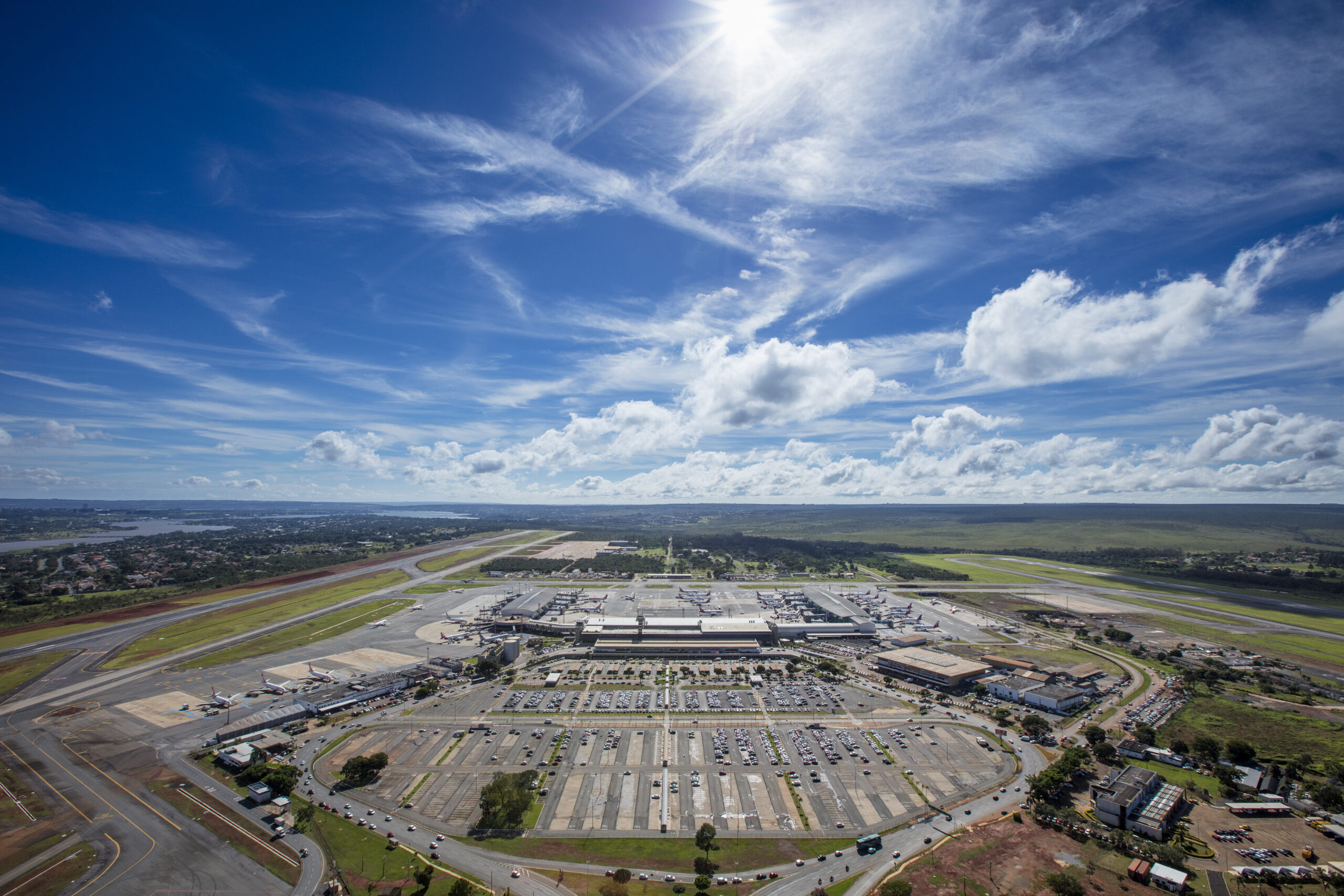 Você está visualizando atualmente Aeroportos brasileiros são referência para o mundo em pontualidade, aponta pesquisa