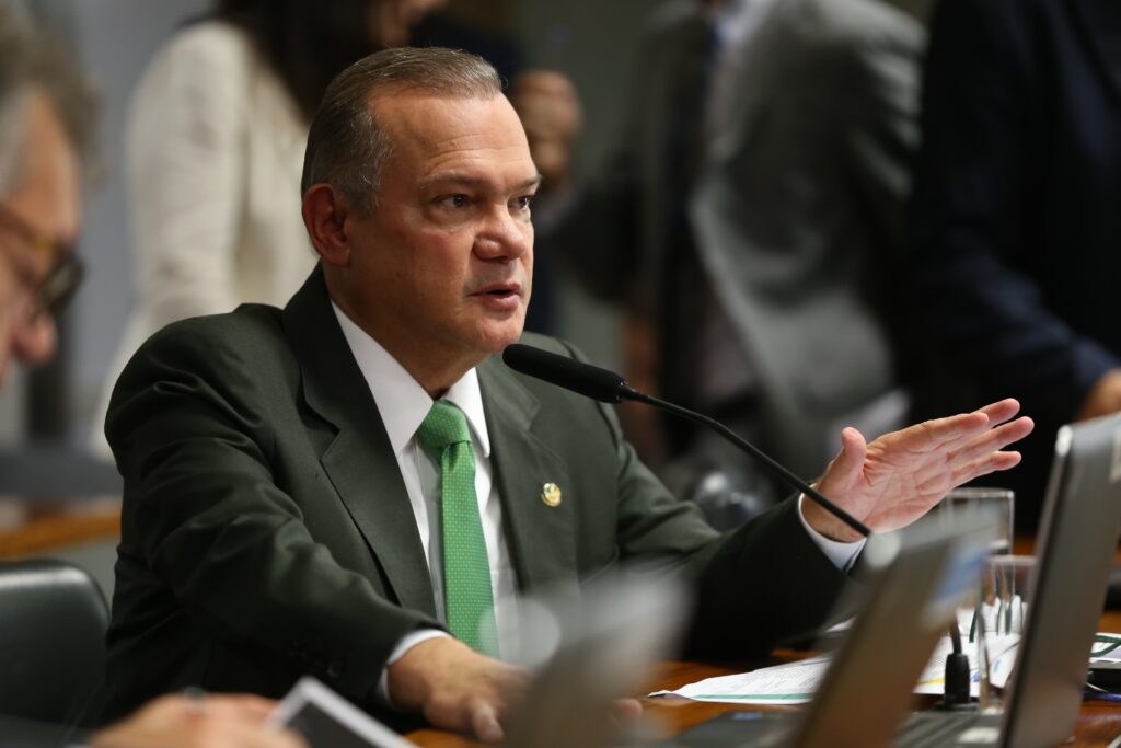 Senador Wellington Fagundes, presidente da FRENLOGI