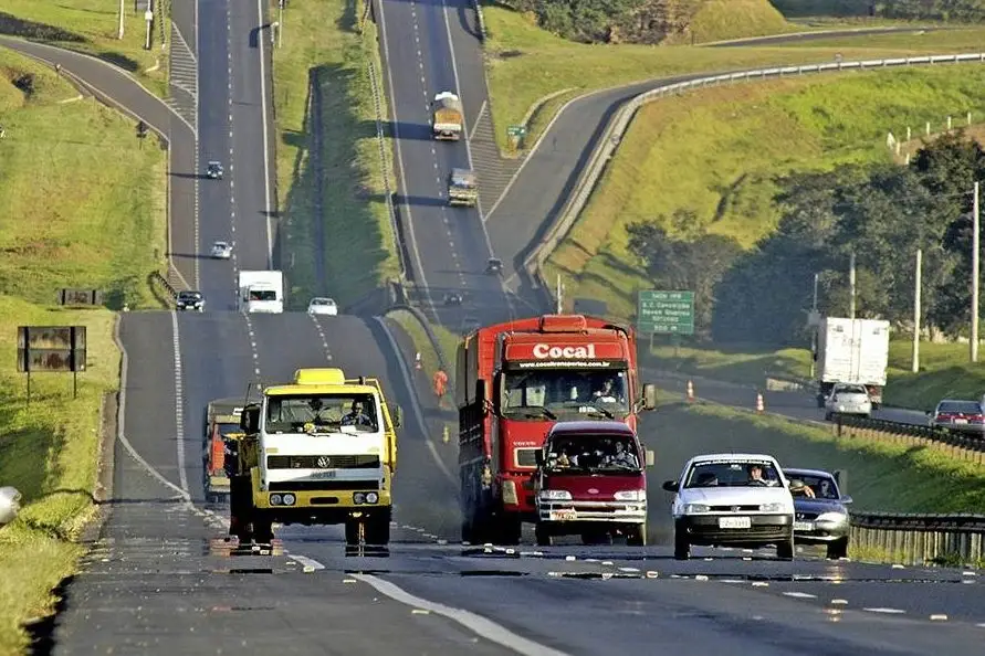 Leia mais sobre o artigo Rodovias: o principal modal de transportes, mas que ainda precisa de muitos ajustes