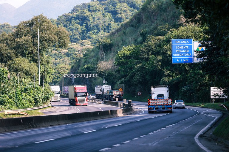 Leia mais sobre o artigo Ministério dos Transportes publica portaria visando à infraestrutura sustentável nas rodovias