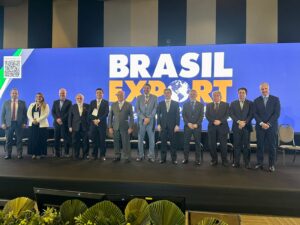 Leia mais sobre o artigo Membros da FRENLOGI participam de sessão solene do Fórum Brasil Export 