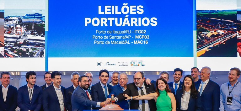 Você está visualizando atualmente Governo Federal realiza o maior leilão portuário de sua história