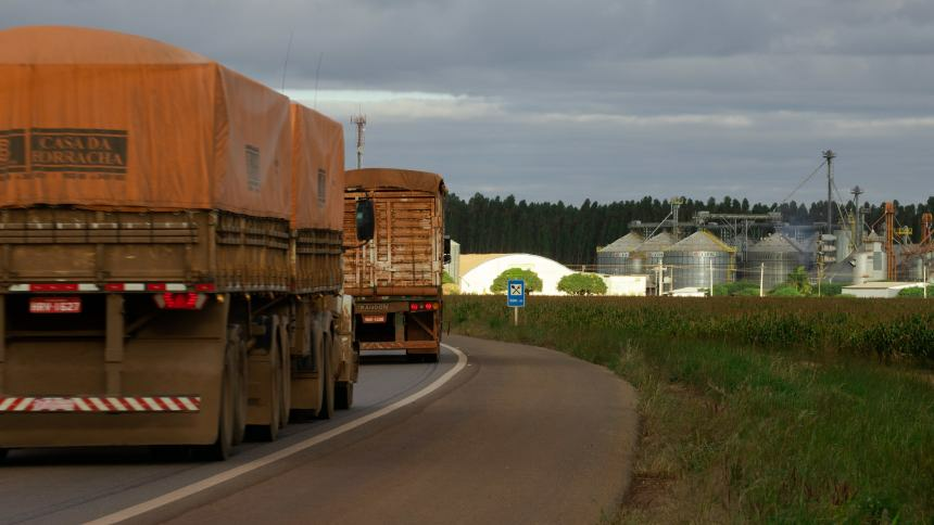 Você está visualizando atualmente Frete sobe 70% com colheita estrangulada e logística insuficiente